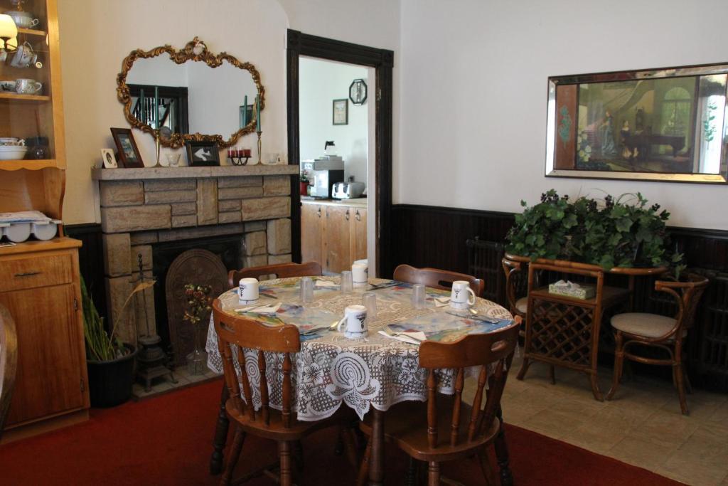 At The Harbourfront B & B North Sydney Bagian luar foto
