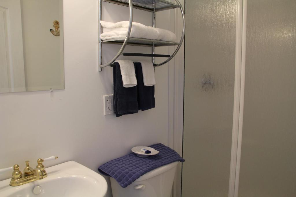 At The Harbourfront B & B North Sydney Bagian luar foto