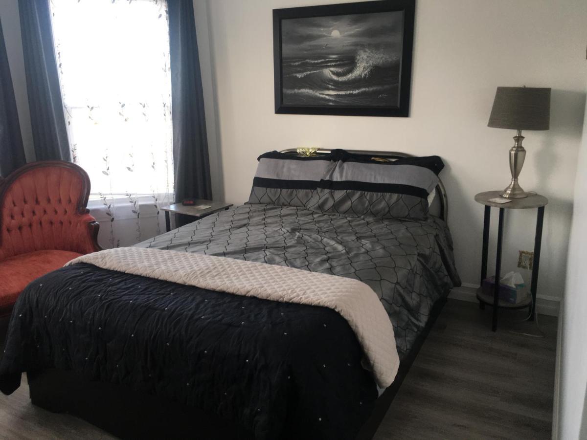 At The Harbourfront B & B North Sydney Bagian luar foto